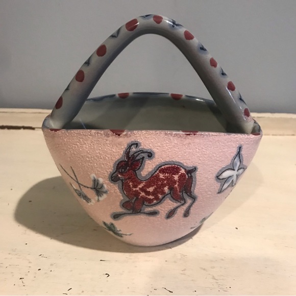 Vtg  Hand Painted Italian Pottery Basket Winter Theme Deer And Lute Signed E R - Picture 2 of 12